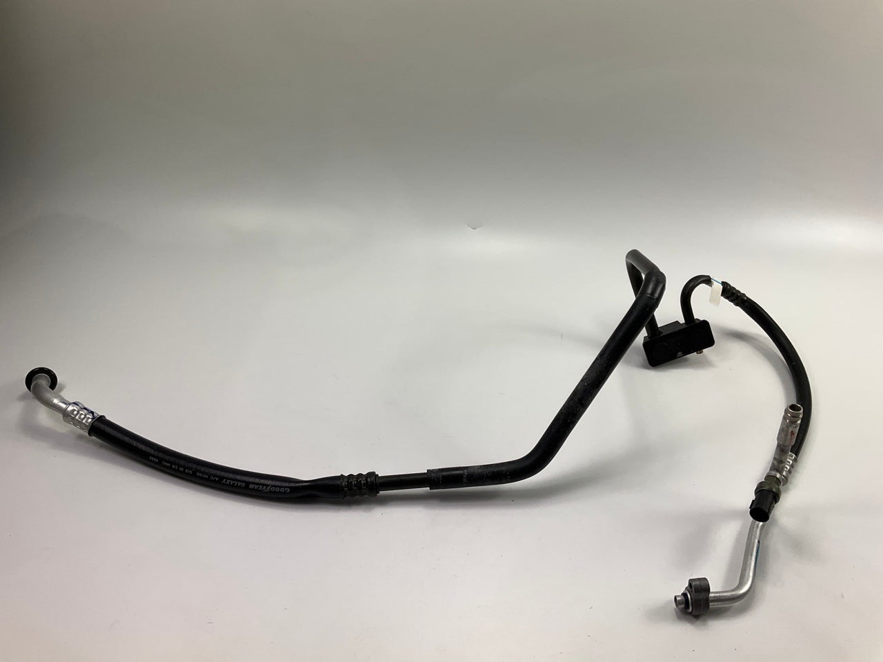 NEW - UNBOXED FORD F87H-19D734-AF A/C Refrigerant Discharge / Suction Hose