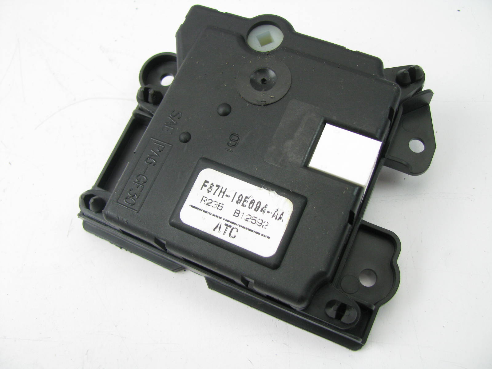 NEW - OUT OF BOX FORD F87H-19E694-AA HVAC Heater Blend Door