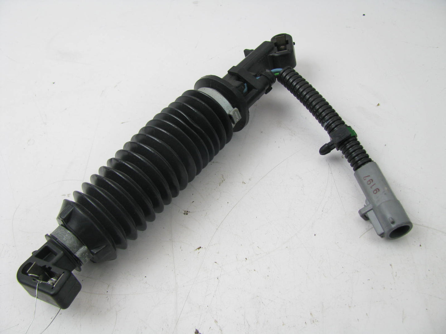NEW - OUT OF BOX FORD F8VZ-5359-AA Air Suspension Height Sensor 1998-03 Town Car