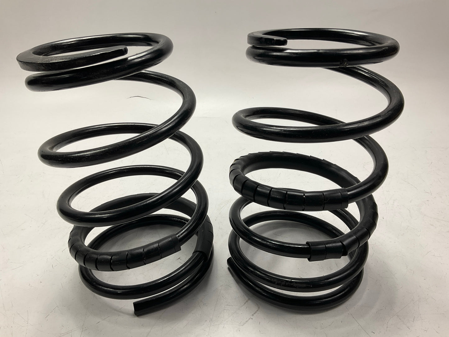 NEW - OUT OF BOX FCS882V Front Coil Springs