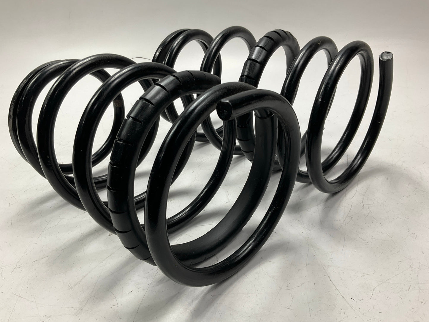 NEW - OUT OF BOX FCS882V Front Coil Springs