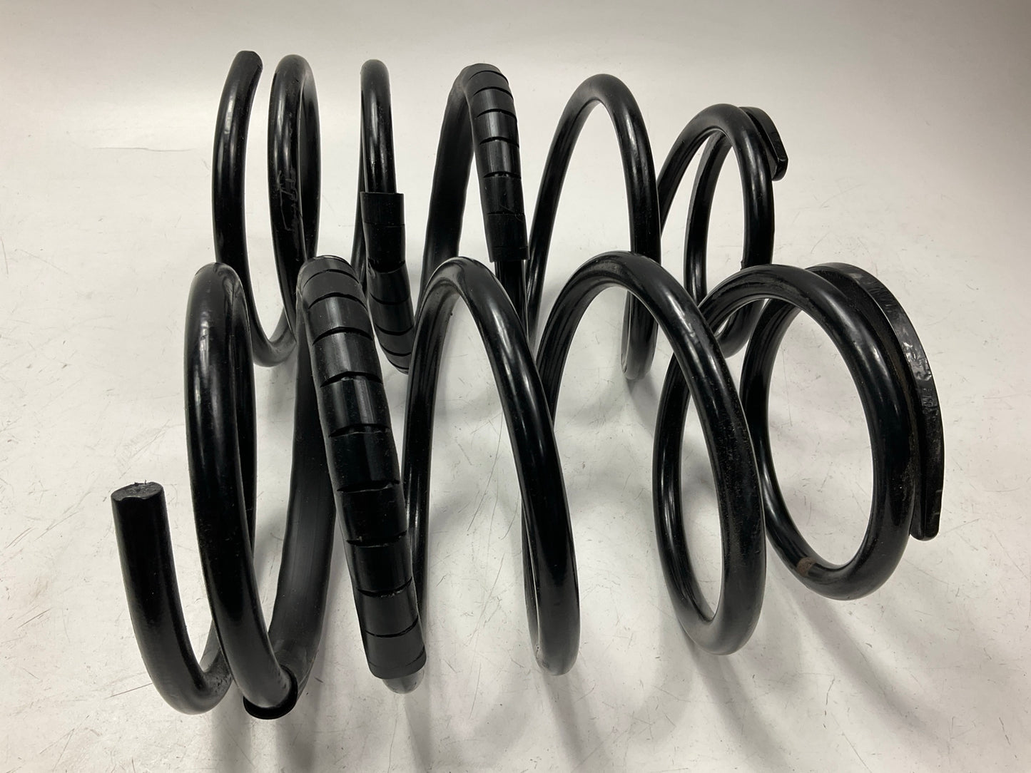 NEW - OUT OF BOX FCS882V Front Coil Springs