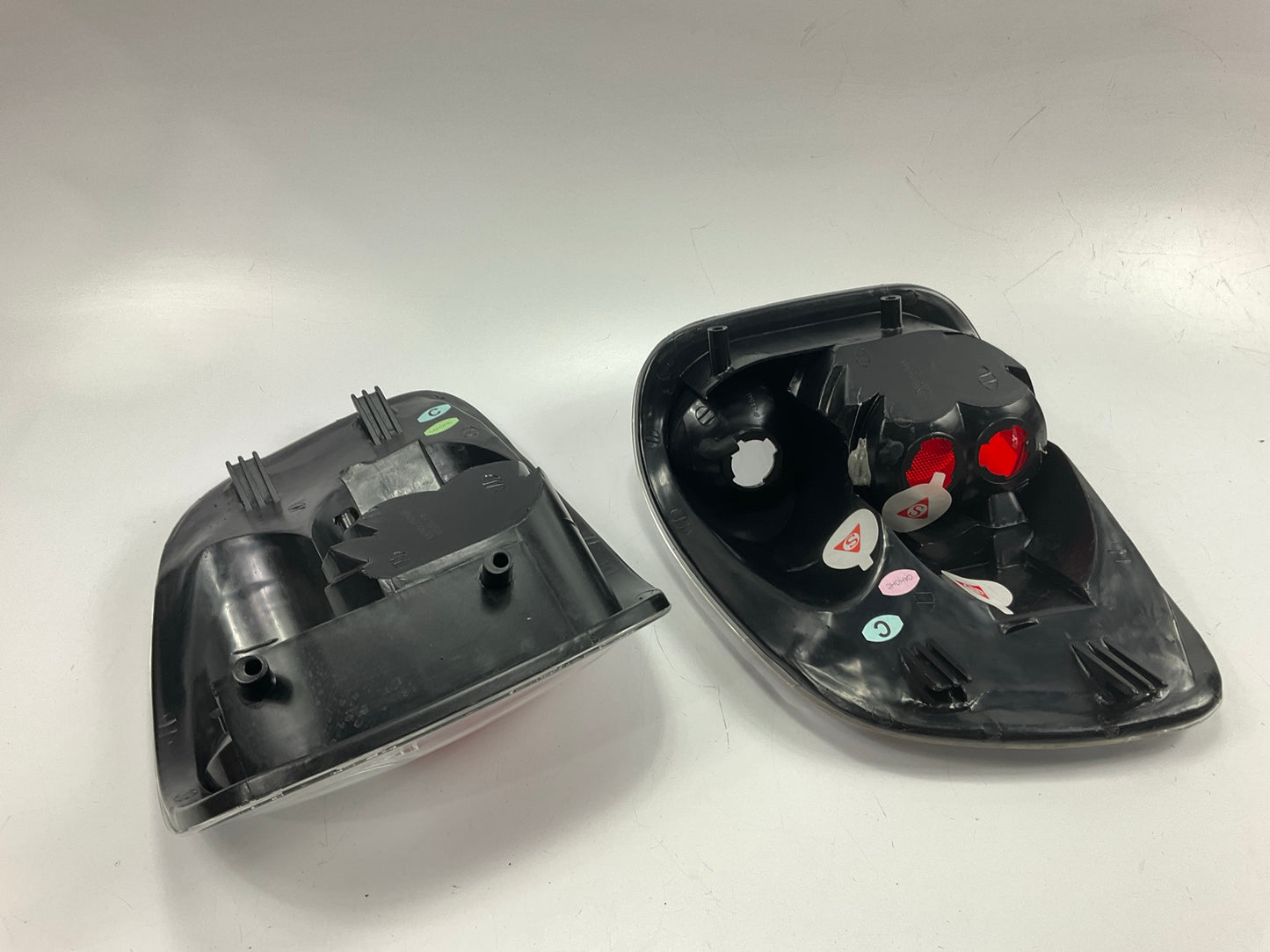 1997-2003 Ford F-150 Flareside Truck Tail Lights Brake Lamps Set L + R FDT1096ZQ