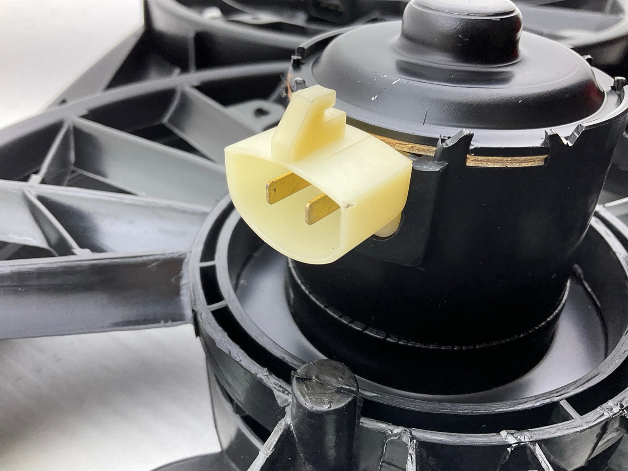NEW AFTERMARKET FDW1089BA Radiator Cooling Fan - 1999-2003 Ford Windstar