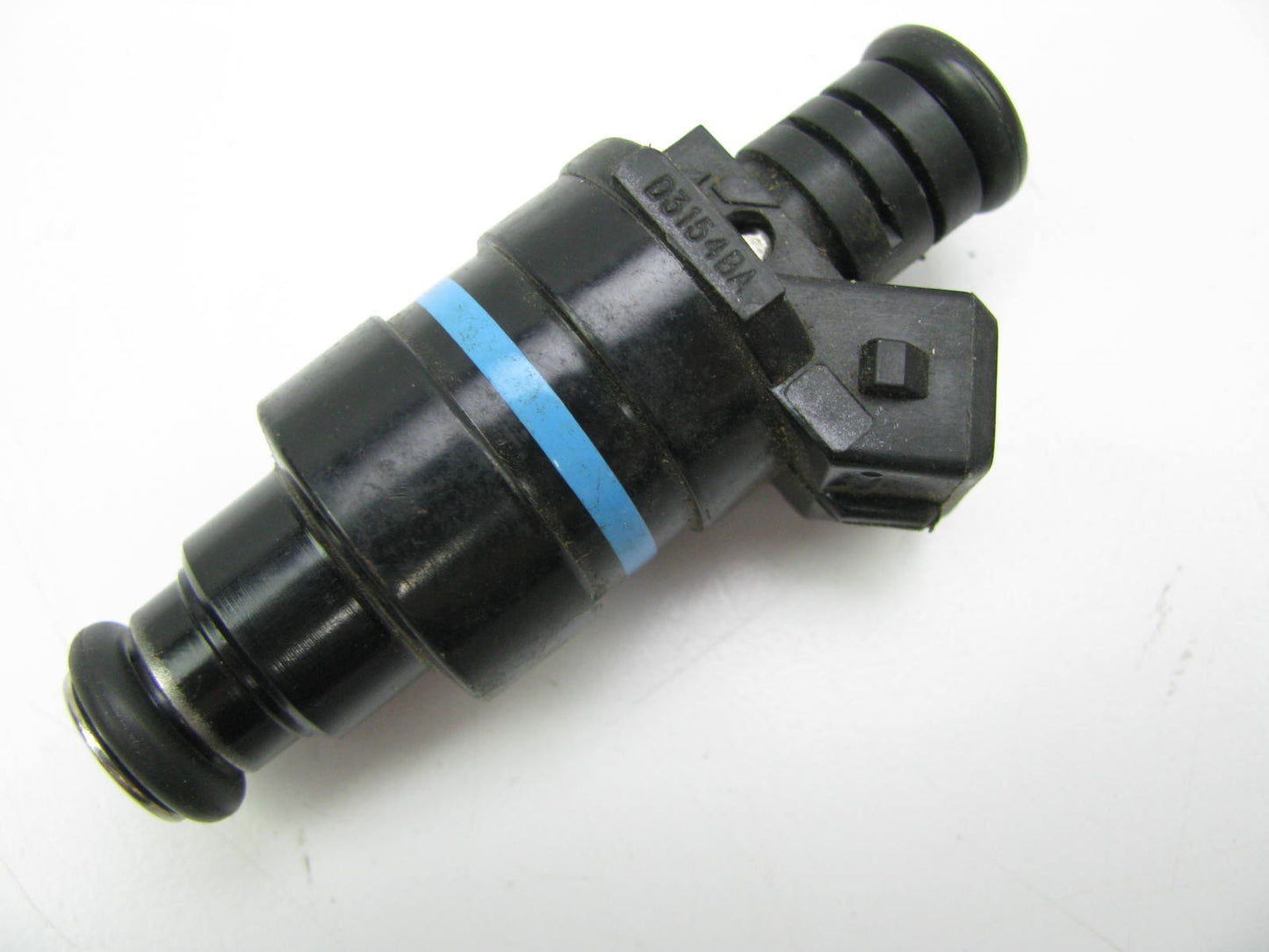 NEW - OUT OF BOX FJ28 Fuel Injector For 1987-1992 Chrysler Mitsubishi 3.0L-V6