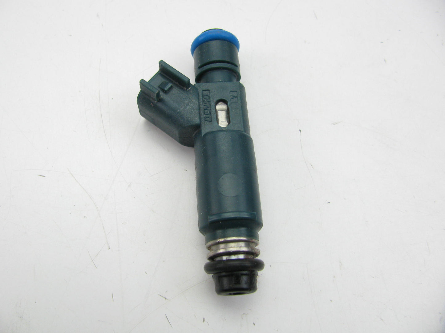 NEW OUT OF BOX - FJ826 Denso Fuel Injector OEM For 01-08 Ford Mazda 2.5L 3.0L V6