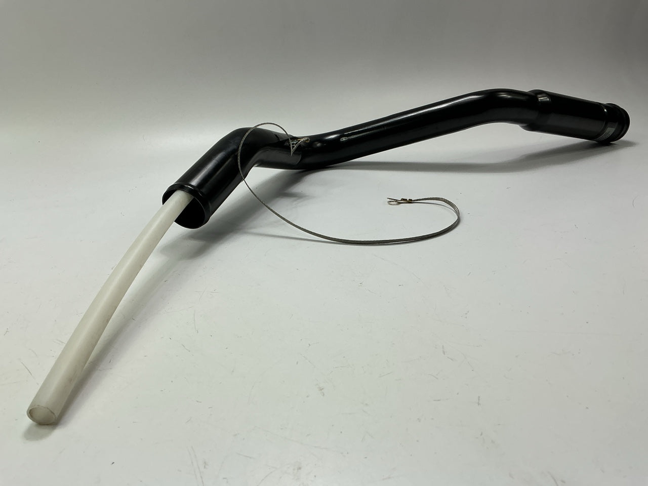 FND037 Fuel Tank Filler Neck For 1996-1998 Chrysler Sebring