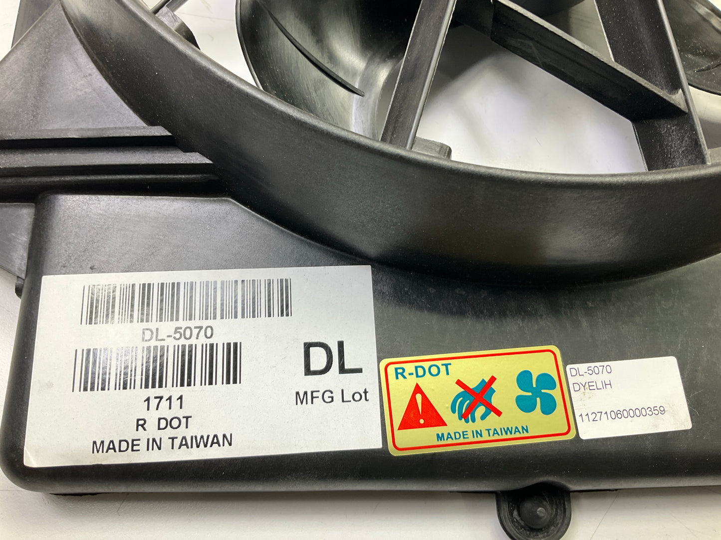 NEW FO3115156  Dual Radiator And Condenser Fan For 2005-2007 Ford Focus