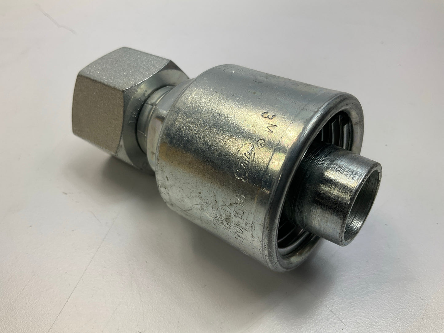 Unbox G25170-1616 MegaCrimp Female JIC 37 Flare Swivel Hydraulic Fitting 1'' Hose