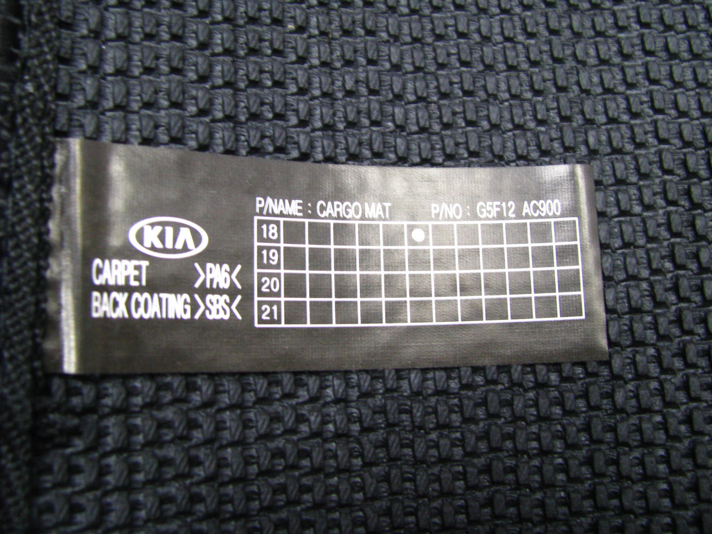 NEW UNBOXED Rear Black Carpet Cargo Floor Mat OEM For 18-20 Kia Niro G5F12AC900