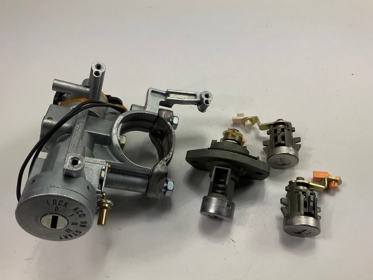 NO KEYS Mazda GD7F-09-010C Complete Lock Cylinder & Key Set 1998-1999 626 A/T