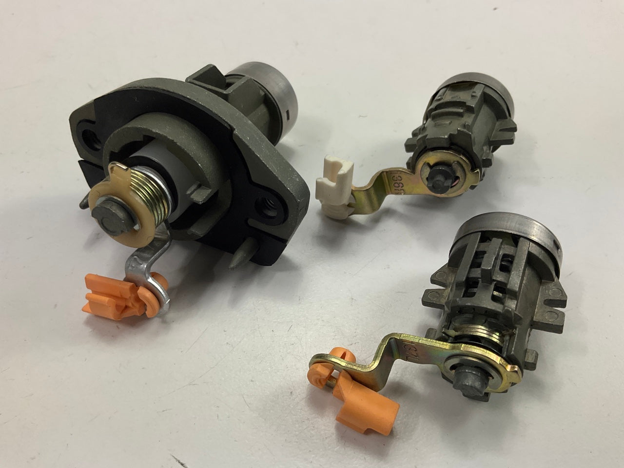 NO KEYS Mazda GD7F-09-010C Complete Lock Cylinder & Key Set 1998-1999 626 A/T
