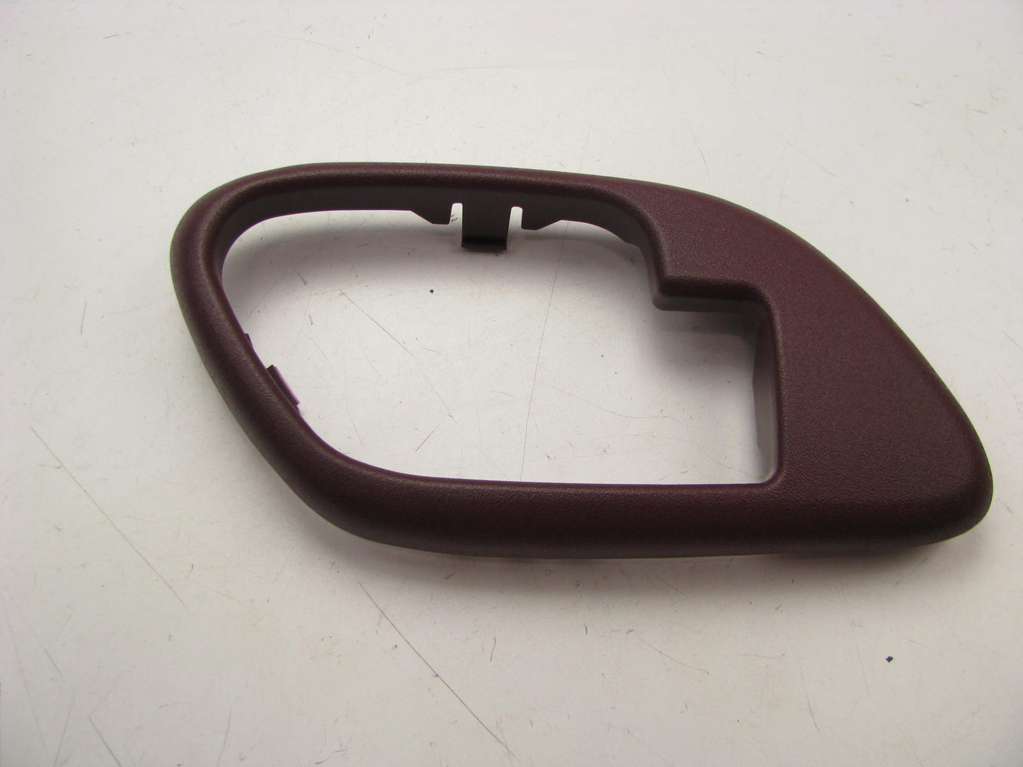 NEW - OUT OF BOX GM-IH063EL Left Interior Door Handle Cup Trim Bezel