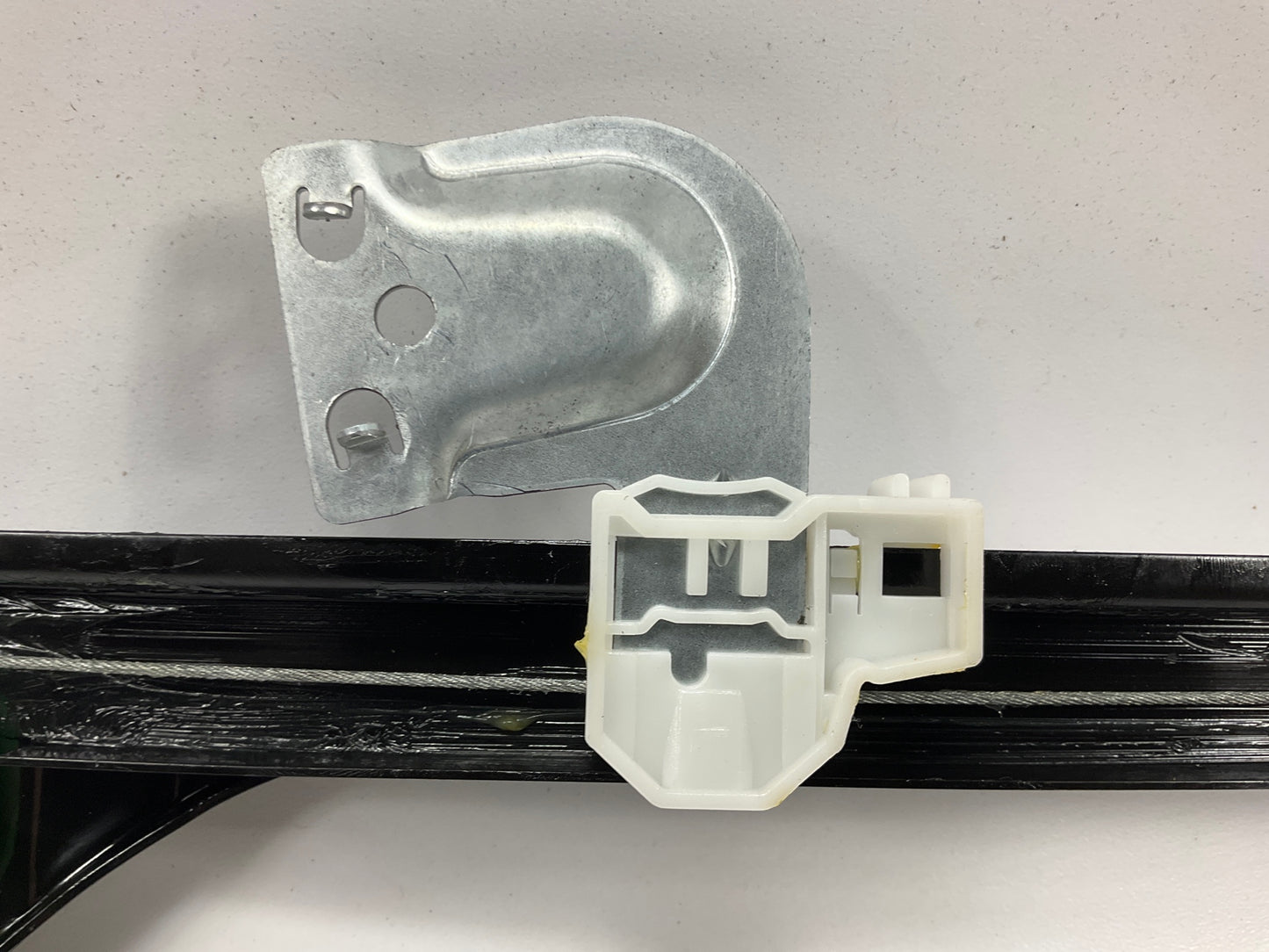 NEW AFTERMARKET GM1350122 Front Left Drivers Side Window Motor & Regulator