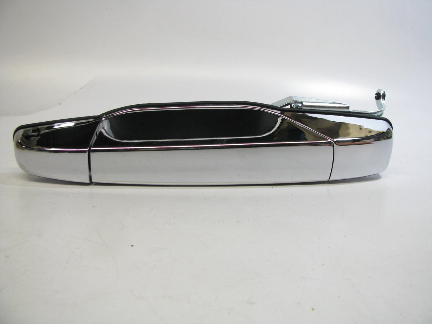 NEW OUT OF BOX - GM1520130 REAR LEFT Exterior Door Handle CHROME