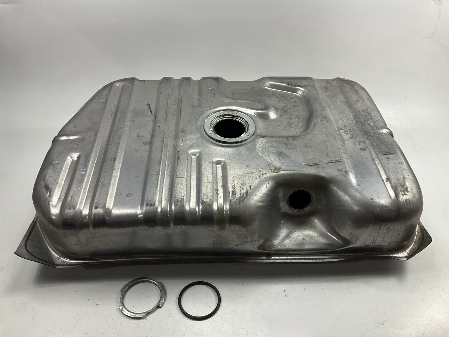Spectra GM3A - 17 Gallon Fuel Gas Tank 1978-88 Monte Carlo, 1982-1986 Bonneville