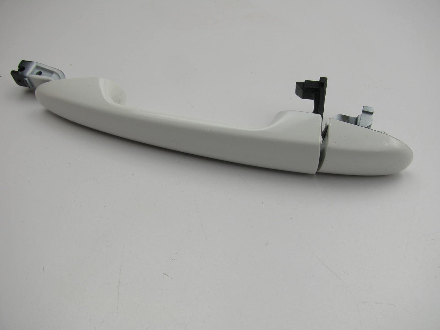 NEW - OUT OF BOX - OEM 2009-2010 Mazda 6 Front Right Exterior Door Handle WHITE