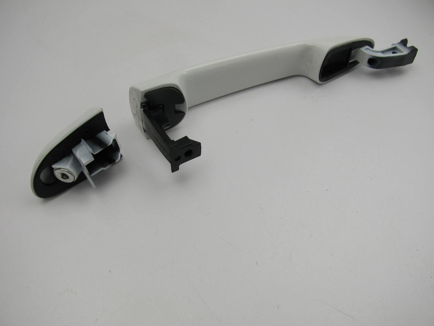 NEW - OUT OF BOX - OEM 2009-2010 Mazda 6 Front Right Exterior Door Handle WHITE