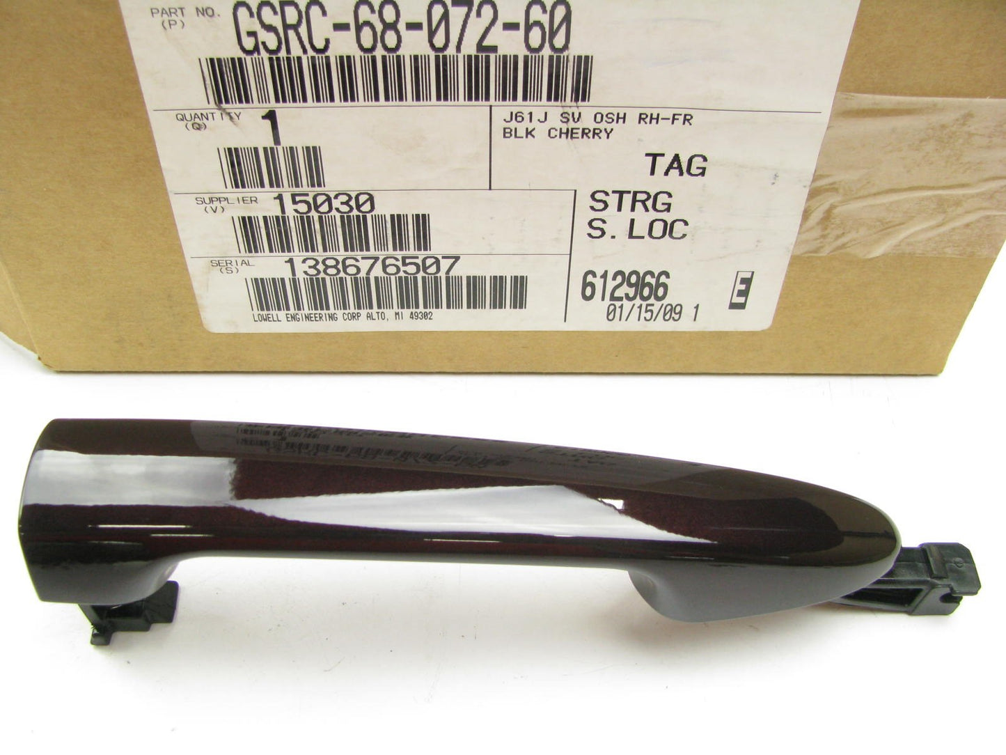 NEW  Right Passengers Side BLACK CHERRY Exterior Door Handle OEM Mazda GSRC68072
