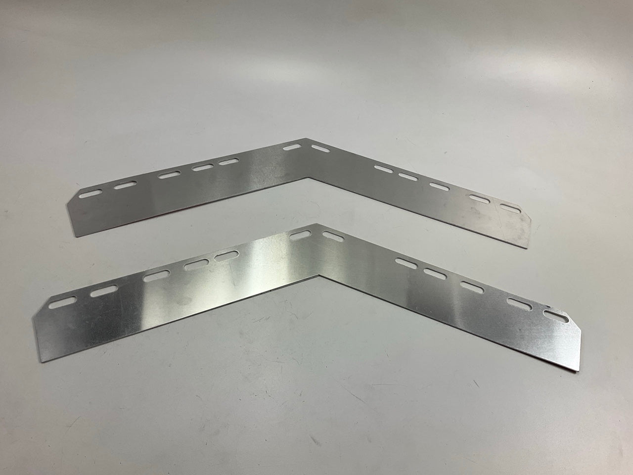 Globetech GT-27RT35 Angled Aluminum Conspicuity Strips Red White Reflective DOT
