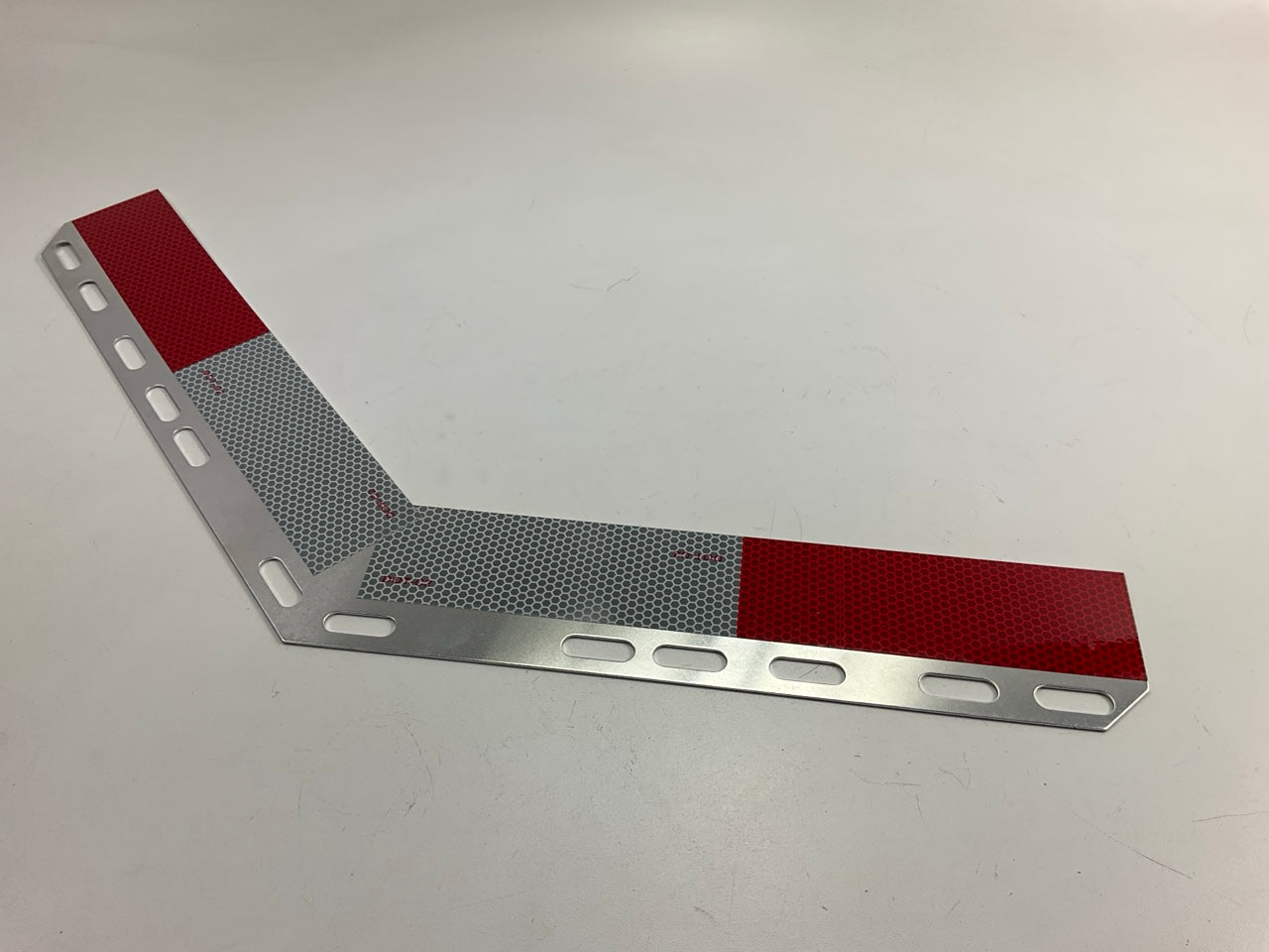 1 Globetech GT-27RT35 Angled Aluminum Conspicuity Strip Red White Reflective DOT