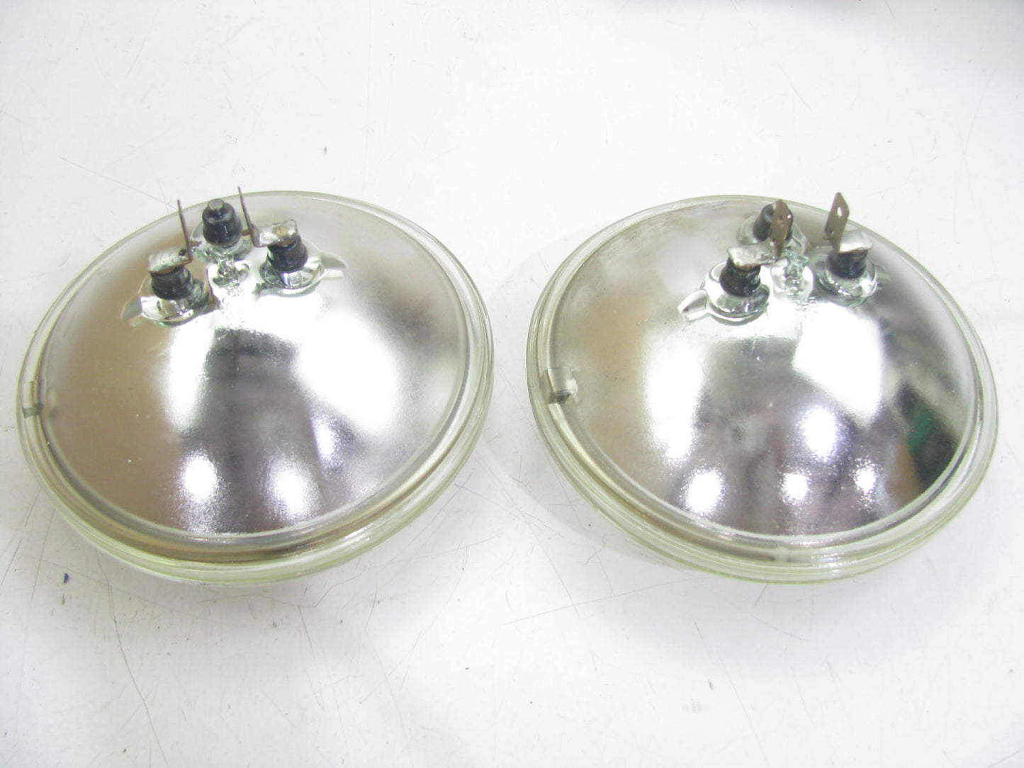 (2) Sealed Beam Halogen Lamp Bulb, 28V, 90W, PAR46 H4815 RV Military Truck Auto