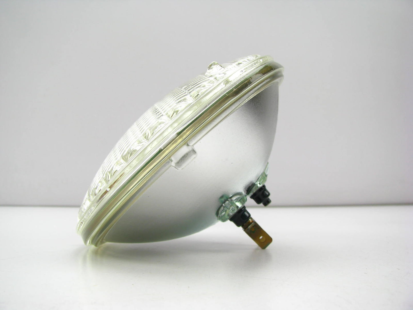 H4815 Sealed Beam Halogen Lamp Bulb, 28V, 90W, PAR46 RV Military Truck Auto