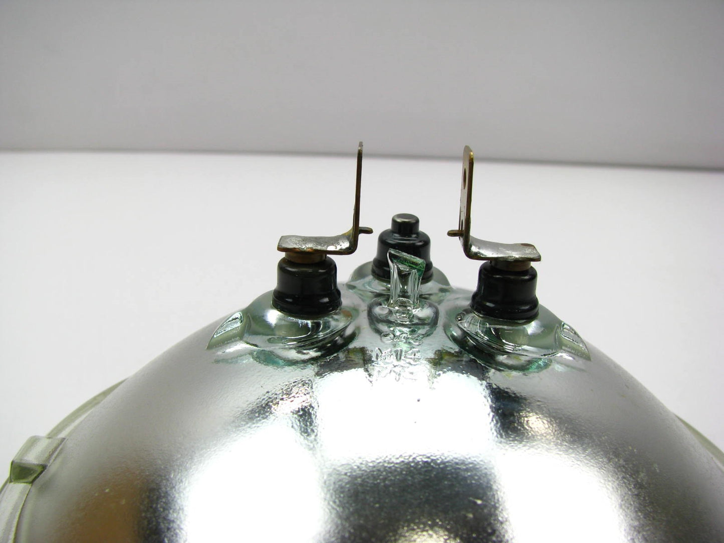 H4815 Sealed Beam Halogen Lamp Bulb, 28V, 90W, PAR46 RV Military Truck Auto