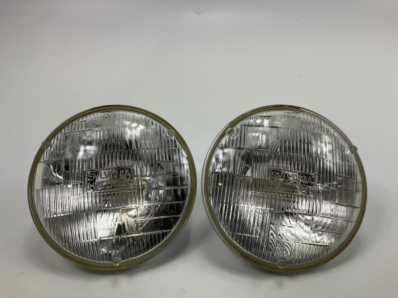 (2) New Unboxed Sylvania H5006 Sealed Low Beam Headlight Bulbs