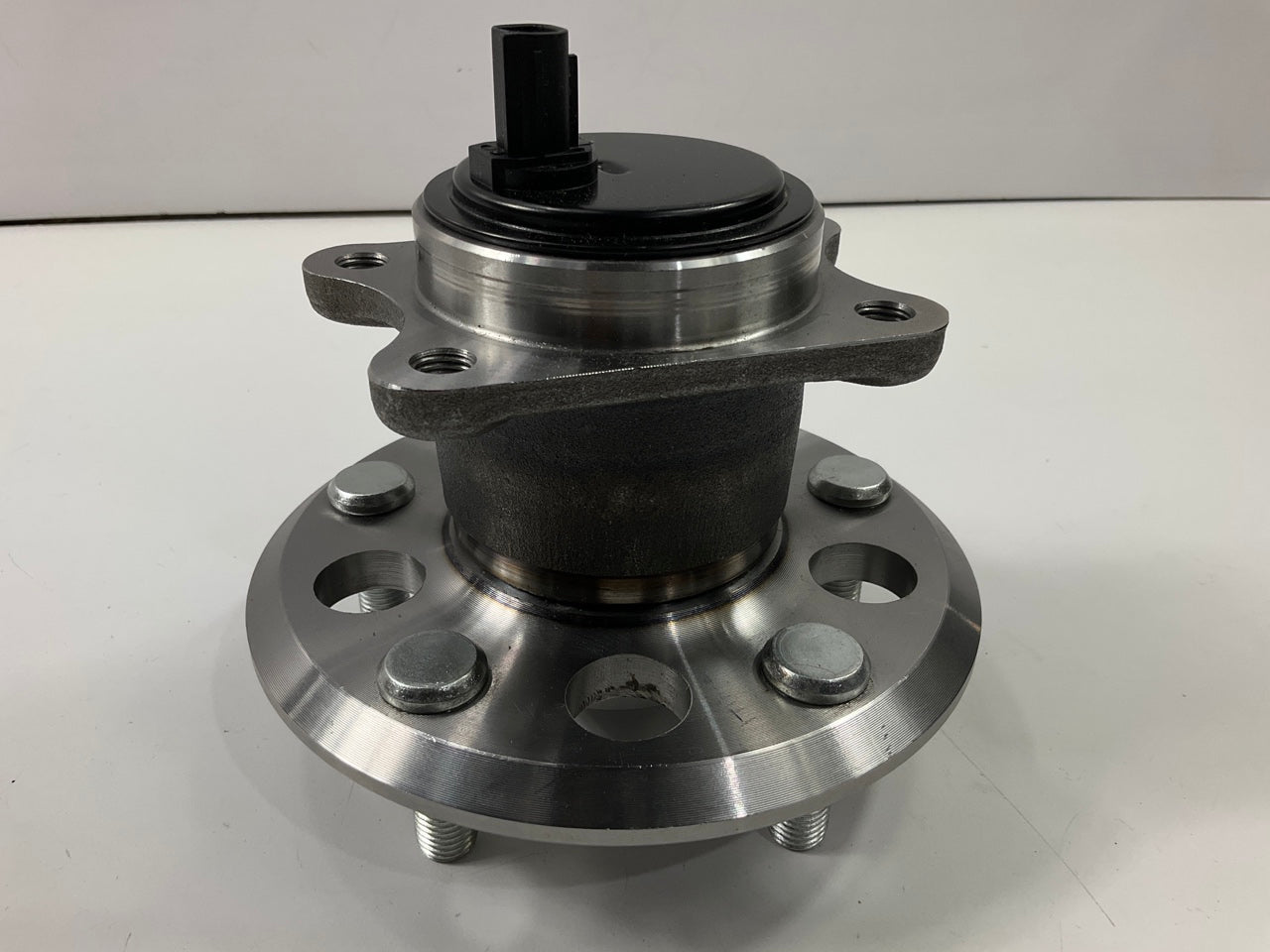 NEW - UNBOXED AFTERMARKET HA590424 Rear Right Wheel Bearing And Hub Assembly