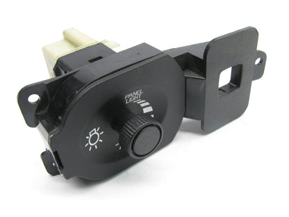 NEW - OUT OF BOX HLS-1047 Headlamp Headlight Switch 2000-05 Impala & Monte Carlo