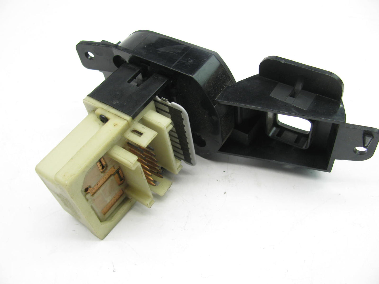 NEW - OUT OF BOX HLS-1047 Headlamp Headlight Switch 2000-05 Impala & Monte Carlo