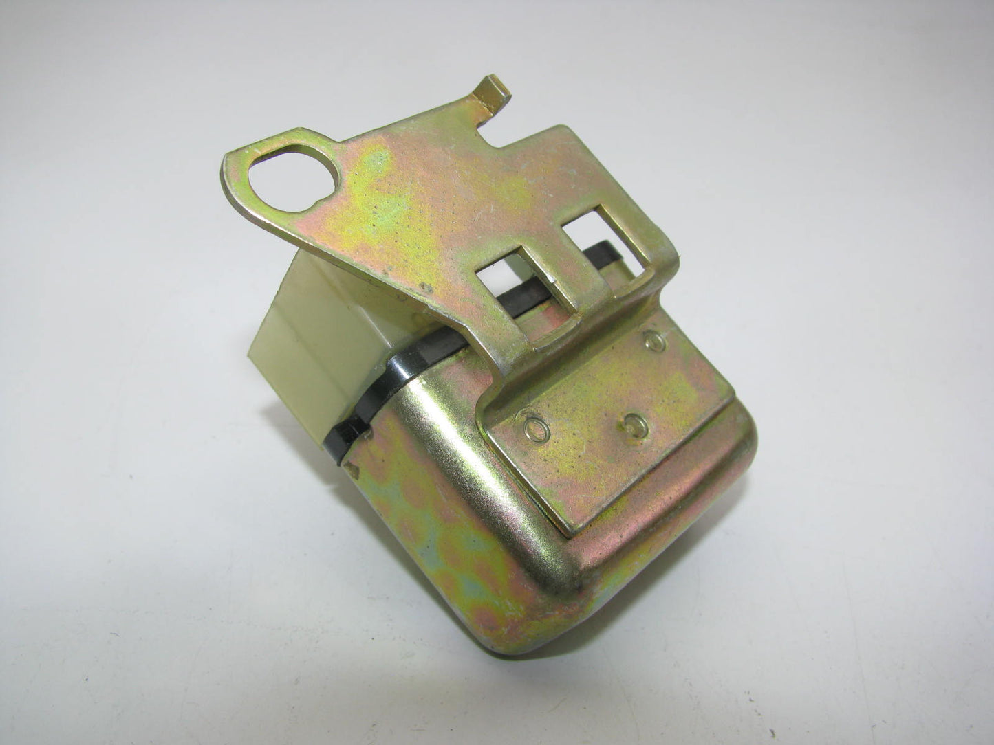 NEW - OUT OF BOX STANDARD HR-139 Horn Relay - 1R1722 16132 1115882 562451 D1752