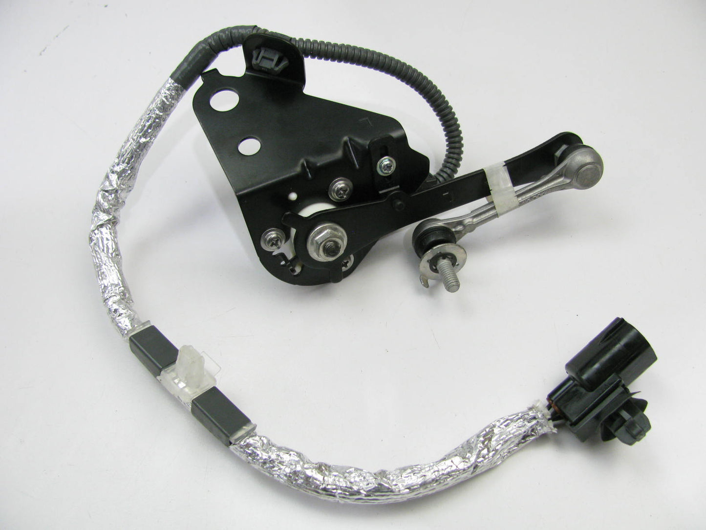 NEW - OUT OF BOX Genuine AISIN HST-041 Suspension Ride Height Sensor Rear Left