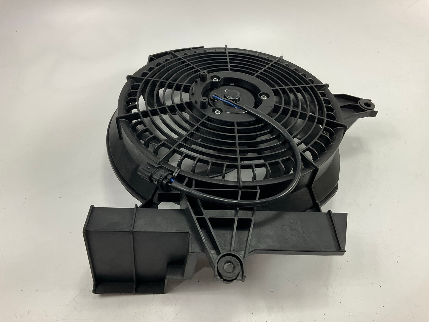 NEW HY71169 A/C Condenser Cooling Fan Assembly For 2001-2006 Hyundai Santa Fe