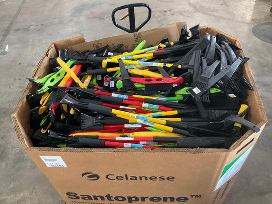 460 Pieces - WHOLESALE Pallet Of Ice Scrapers & Snow Brushes, MIXED LOT