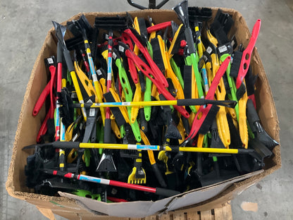 600 Pieces - WHOLESALE Pallet Of Ice Scrapers & Snow Brushes, MIXED LOT