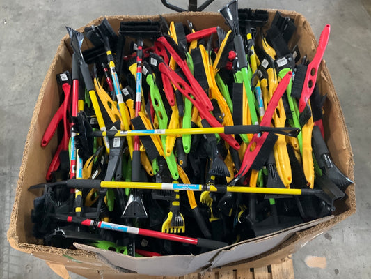 600 Pieces - WHOLESALE Pallet Of Ice Scrapers & Snow Brushes, MIXED LOT
