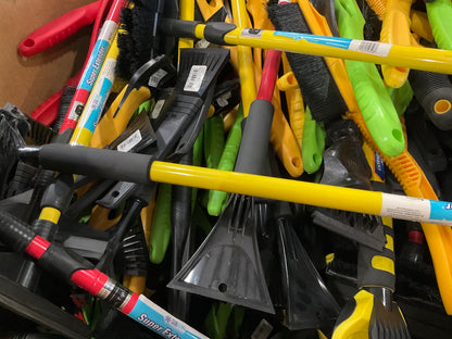 600 Pieces - WHOLESALE Pallet Of Ice Scrapers & Snow Brushes, MIXED LOT