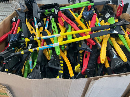600 Pieces - WHOLESALE Pallet Of Ice Scrapers & Snow Brushes, MIXED LOT