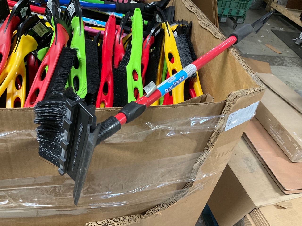 320 Pieces - WHOLESALE Pallet Of Ice Scrapers & Snow Brushes, MIXED LOT