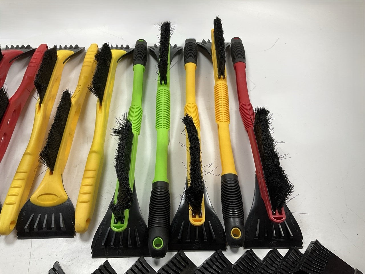 31 Pcs -  Assorted Mixed Ice Scraper & Snow Broom Brush - ICE SCRAPER Lot # 23