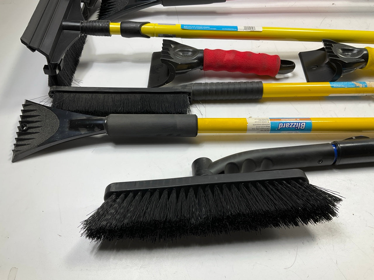 31 Assorted Mixed Ice Scrapers & Snow Broom Brushes - ICE SCRAPER Lot #25