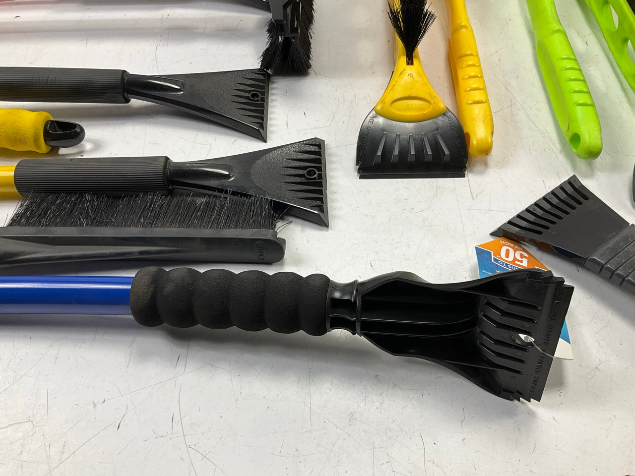 31 Assorted Mixed Ice Scrapers & Snow Broom Brushes - ICE SCRAPER Lot #25