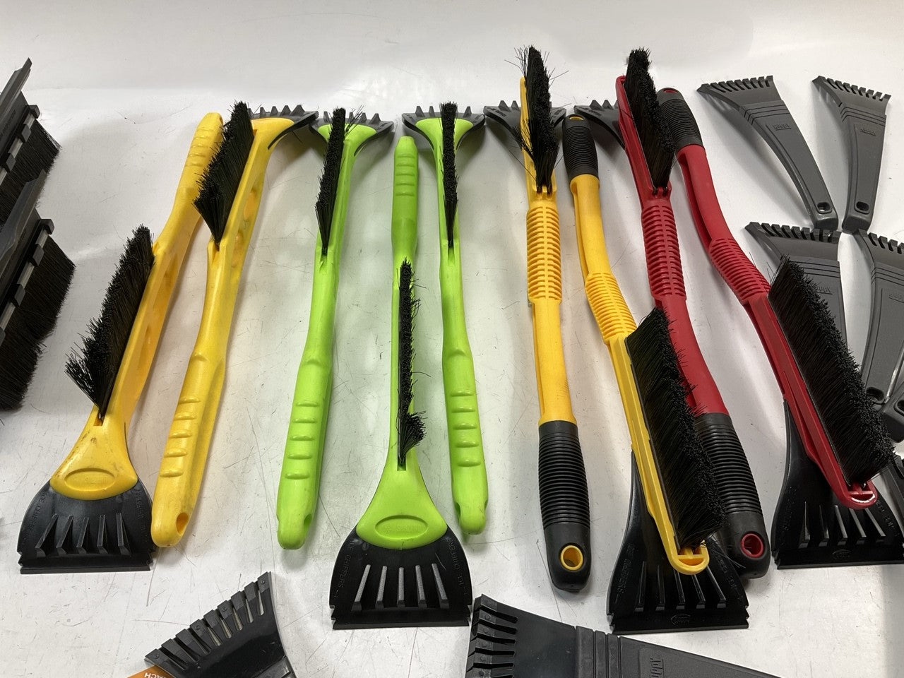 31 Assorted Mixed Ice Scrapers & Snow Broom Brushes - ICE SCRAPER Lot #25