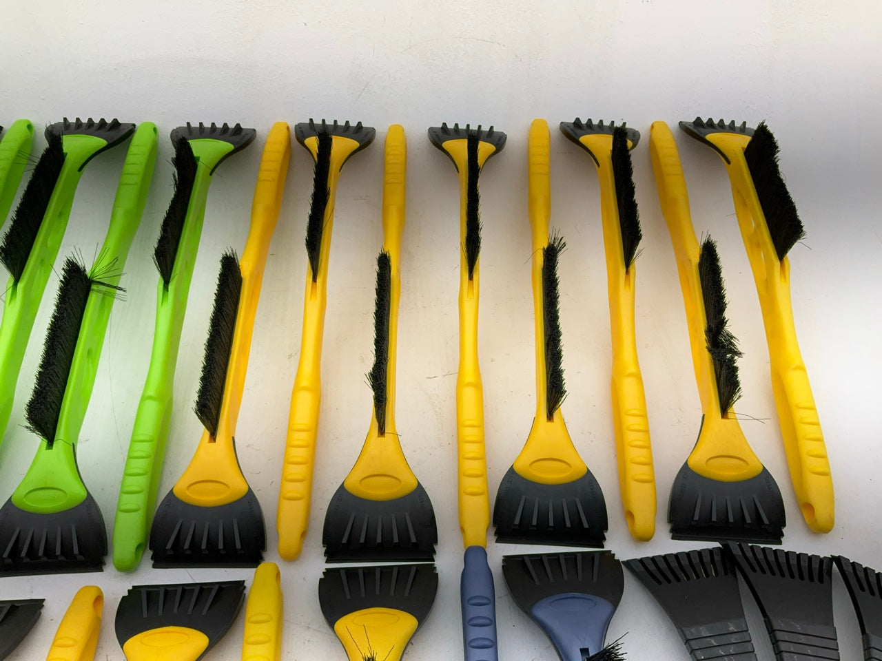 ICE SCRAPER LOT #29 Assorted Mixed Ice Scrapers & Snow Broom Brushes - 40 Pieces