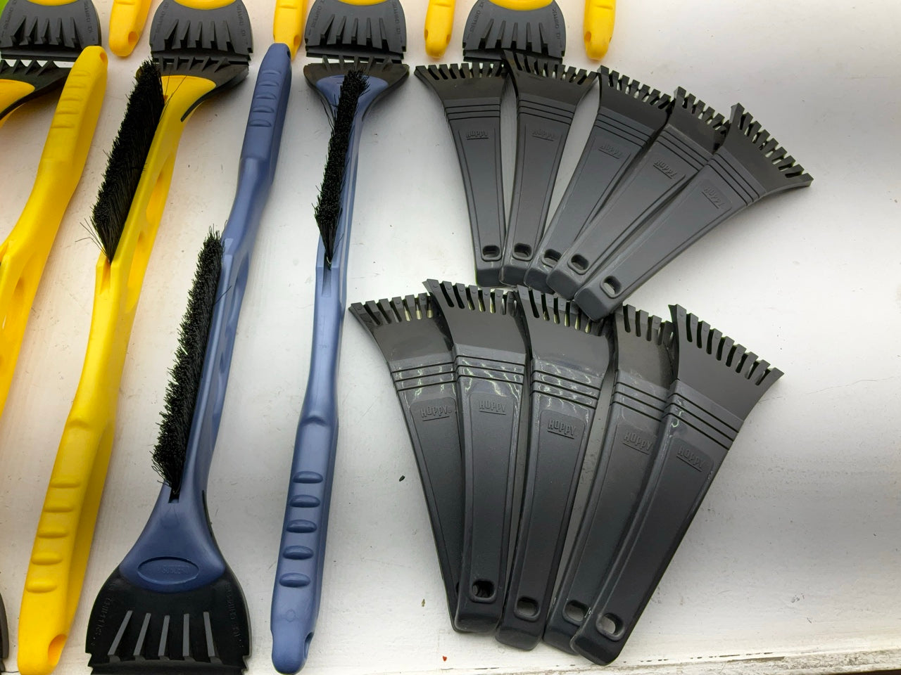 ICE SCRAPER LOT #29 Assorted Mixed Ice Scrapers & Snow Broom Brushes - 40 Pieces