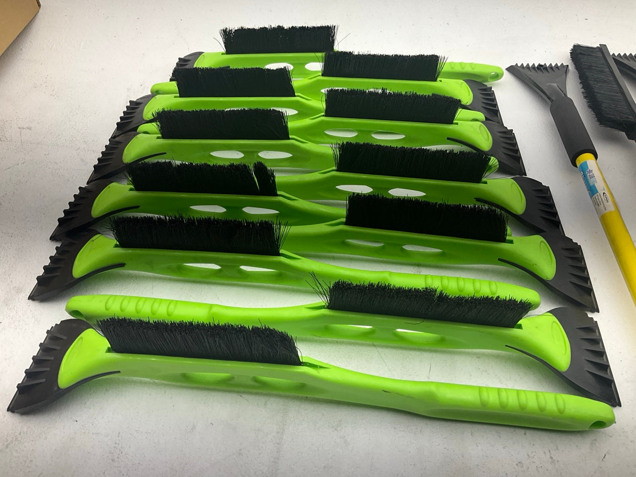 19 Pcs -  Assorted Mixed Ice Scraper & Snow Broom Brush - ICE SCRAPER Lot # 35