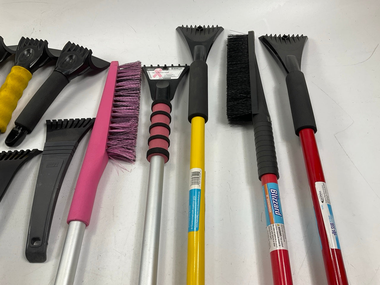 31 Assorted Mixed Ice Scrapers & Snow Broom Brushes - ICE SCRAPER Lot #7