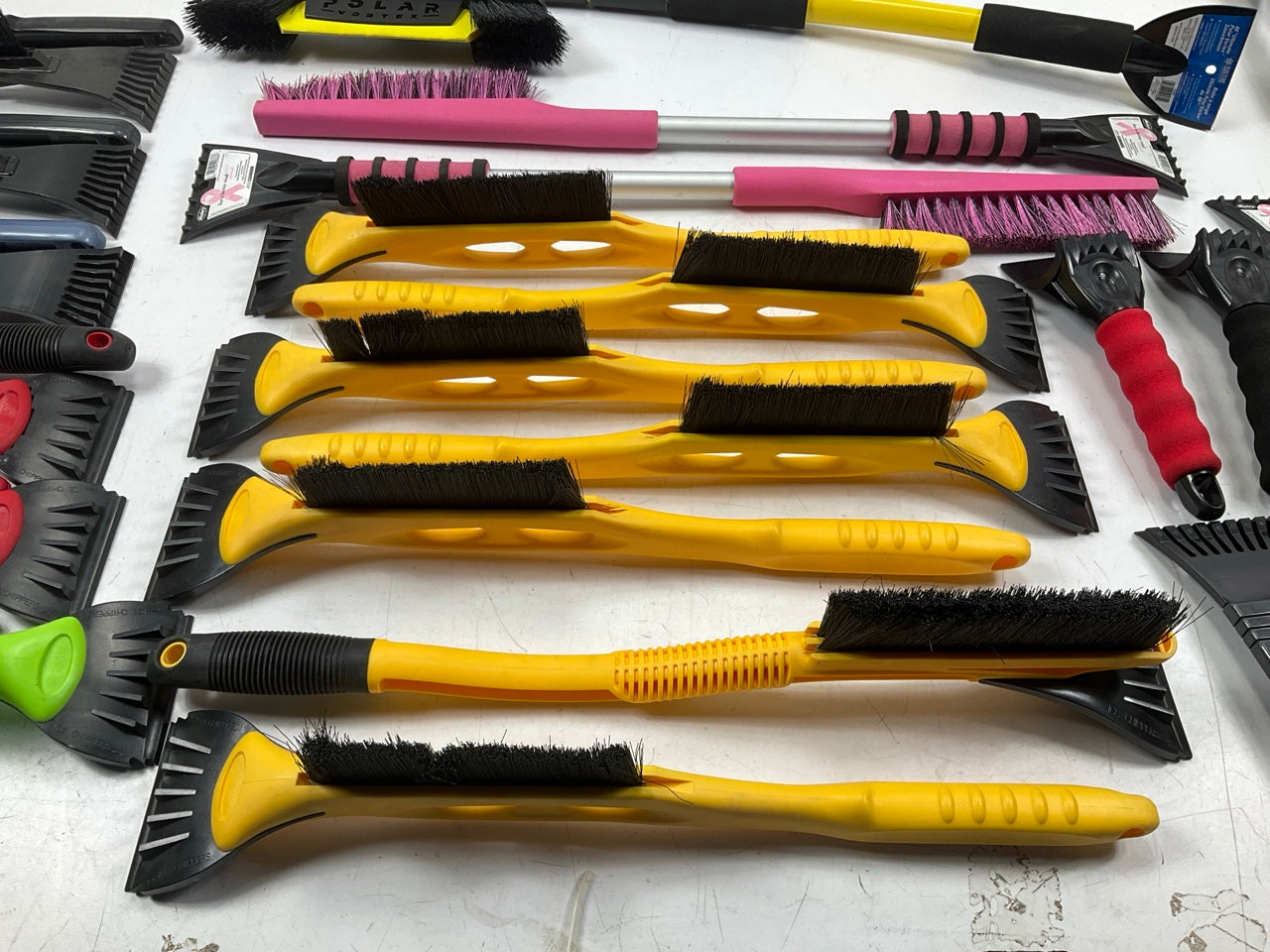 31 Assorted Mixed Ice Scrapers & Snow Broom Brushes - ICE SCRAPER Lot #9